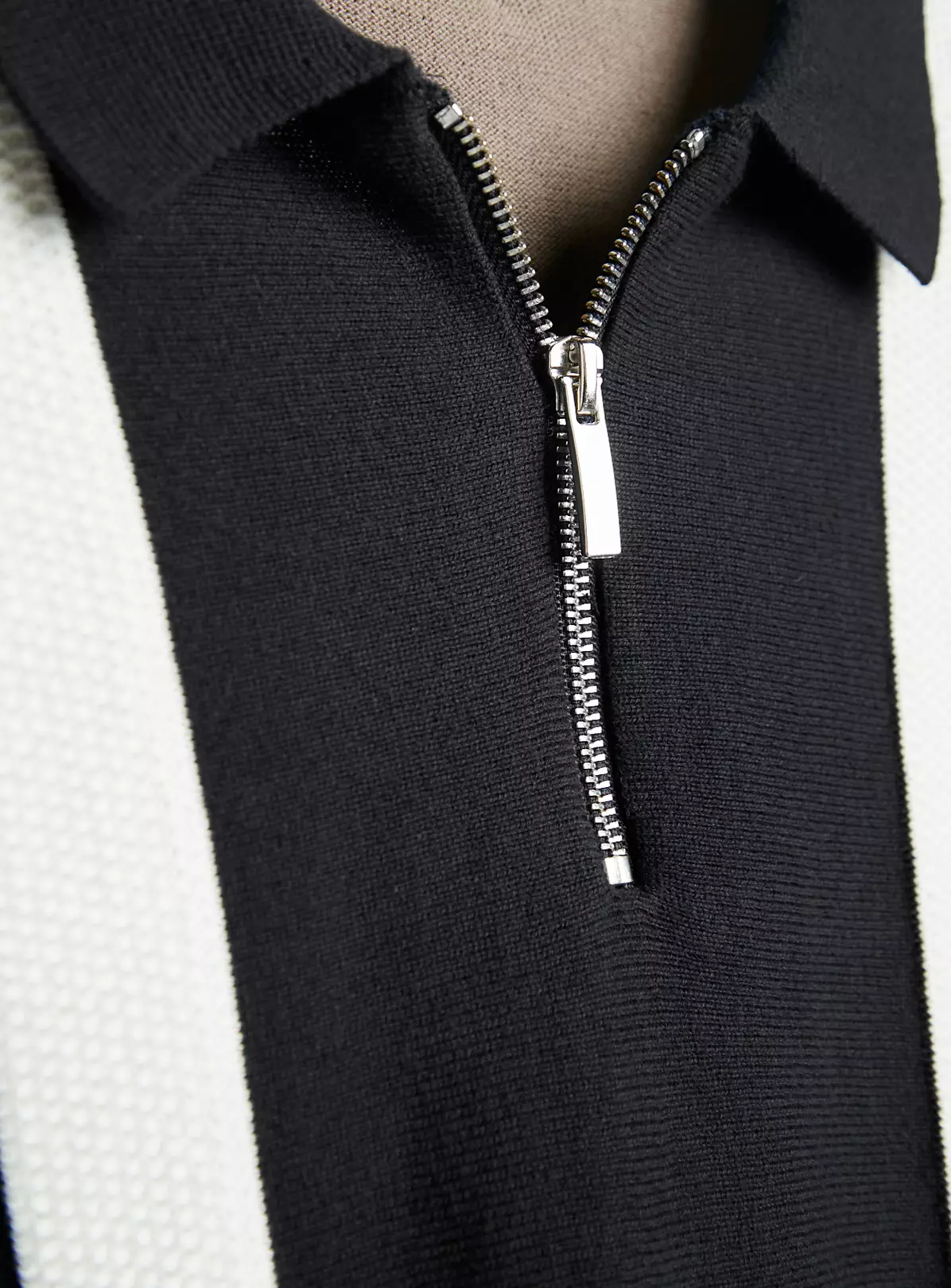 Vertical Stripe Zip Polo Jumper XL 4 Vertical Stripe Zip Polo Jumper XL - Image 4