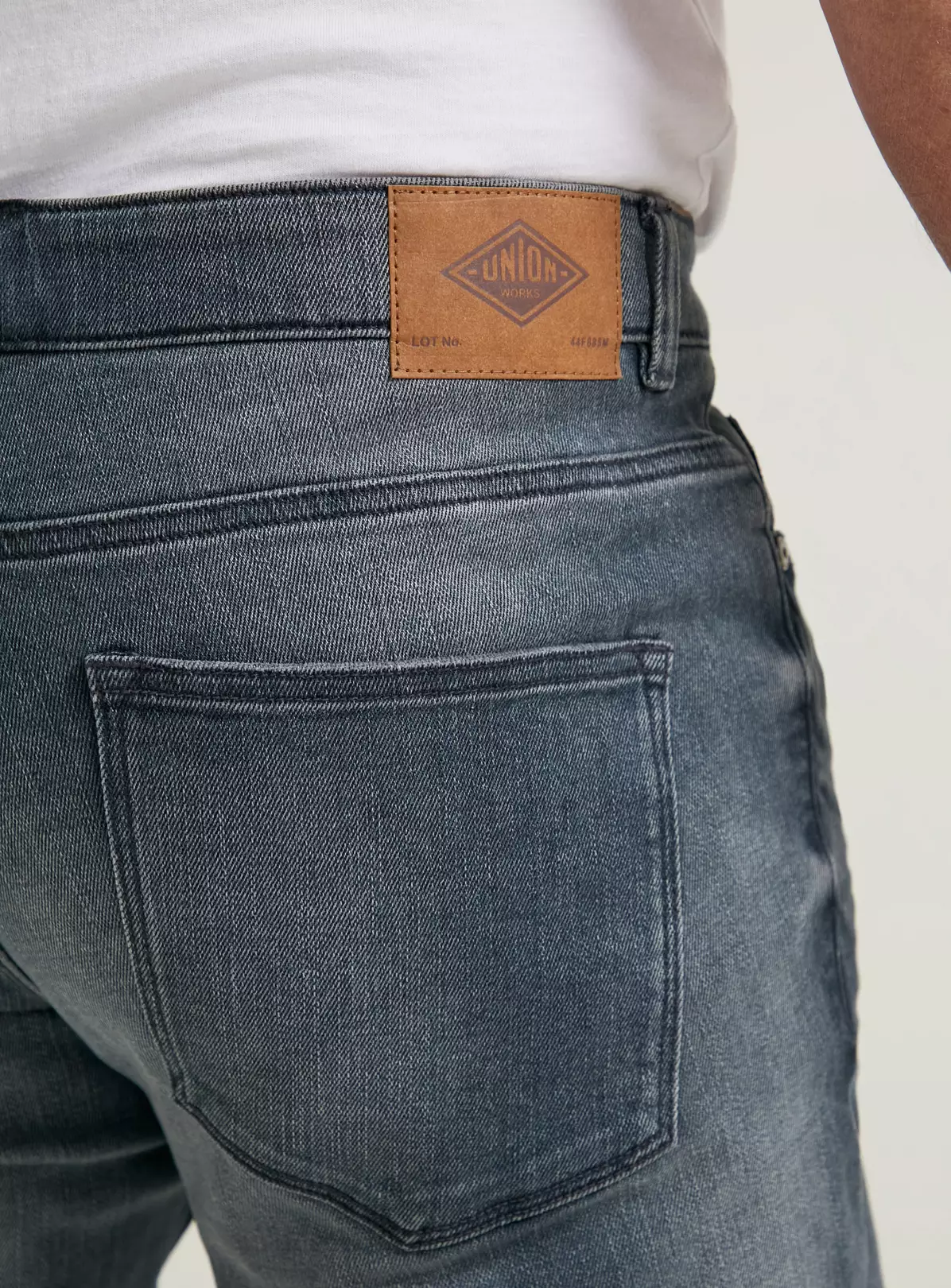 UNION WORKS Grey Washed Denim Straight Leg Jeans44R 1 UNION WORKS Grey Washed Denim Straight Leg Jeans44R