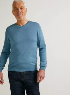 UNION WORKS Light Blue V Neck JumperXXL 9 UNION WORKS Light Blue V Neck JumperXXL -UMBO Clothing Shop tuc143689984 Light20Blue R Z001A